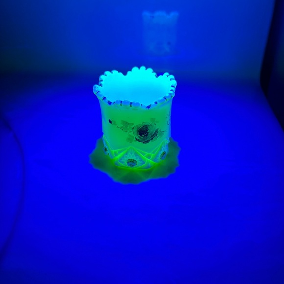 Antique Glass Diamond Peg Pattern souvenir toothpick holder - Picture 8 of 8